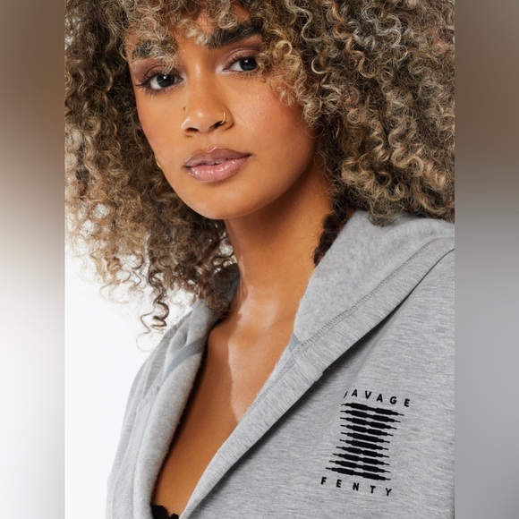 NWT Savage X Fenty Forever Savage Showgirl Short Robe Platinum Gray - Picture 4 of 14